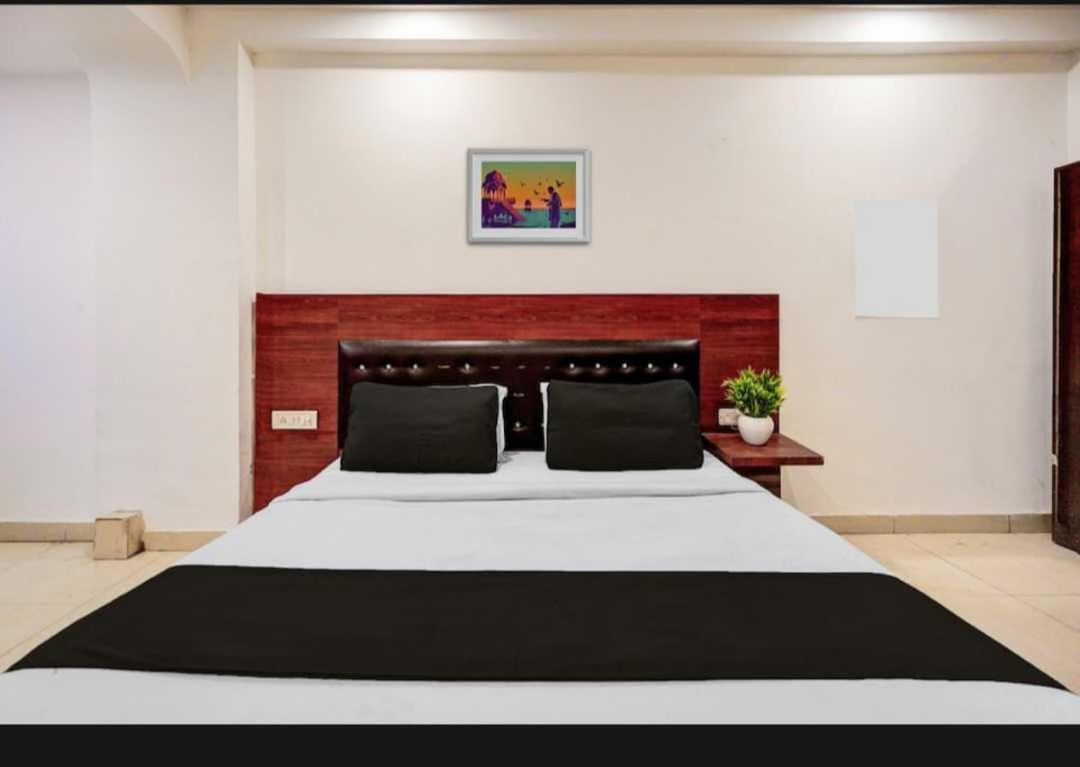 Hotel O Anshu B&B New Delhi Extérieur photo